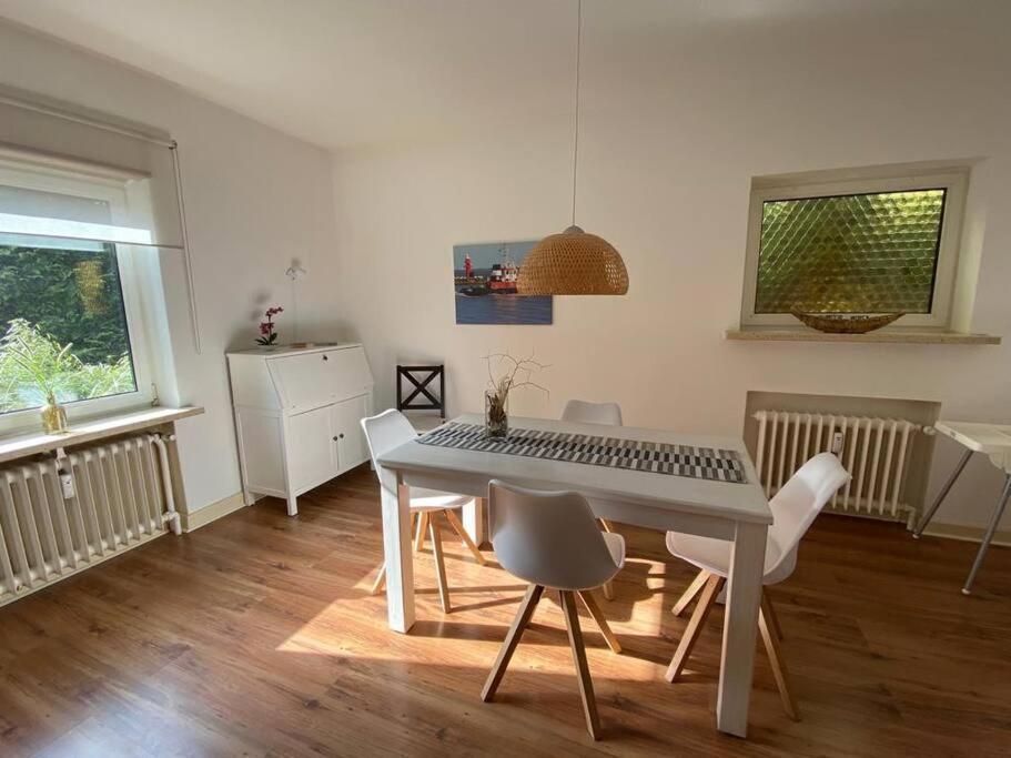 Feddersen Living Grosse Ferienwohnung - Garten - Terrasse - Smart Tv - Netflix Брунсбютел Екстериор снимка