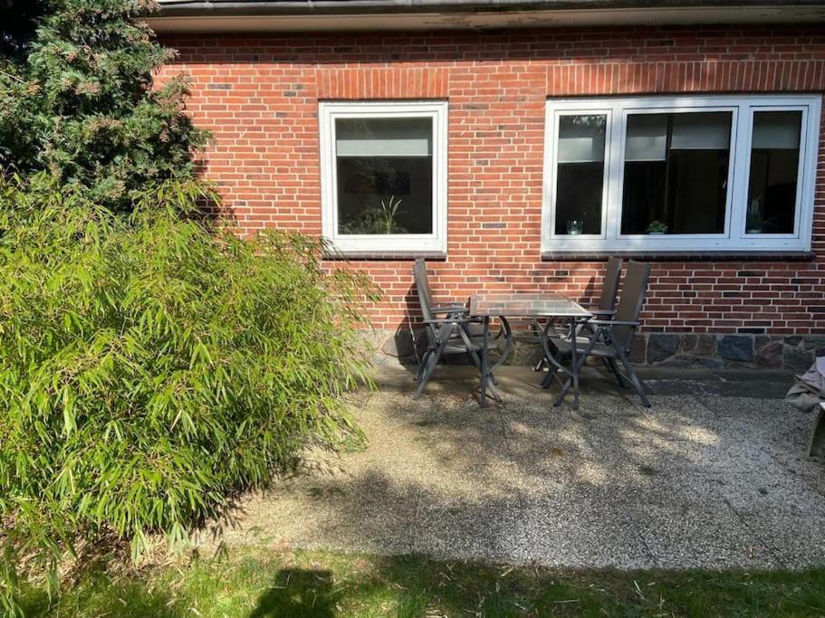 Feddersen Living Grosse Ferienwohnung - Garten - Terrasse - Smart Tv - Netflix Брунсбютел Екстериор снимка