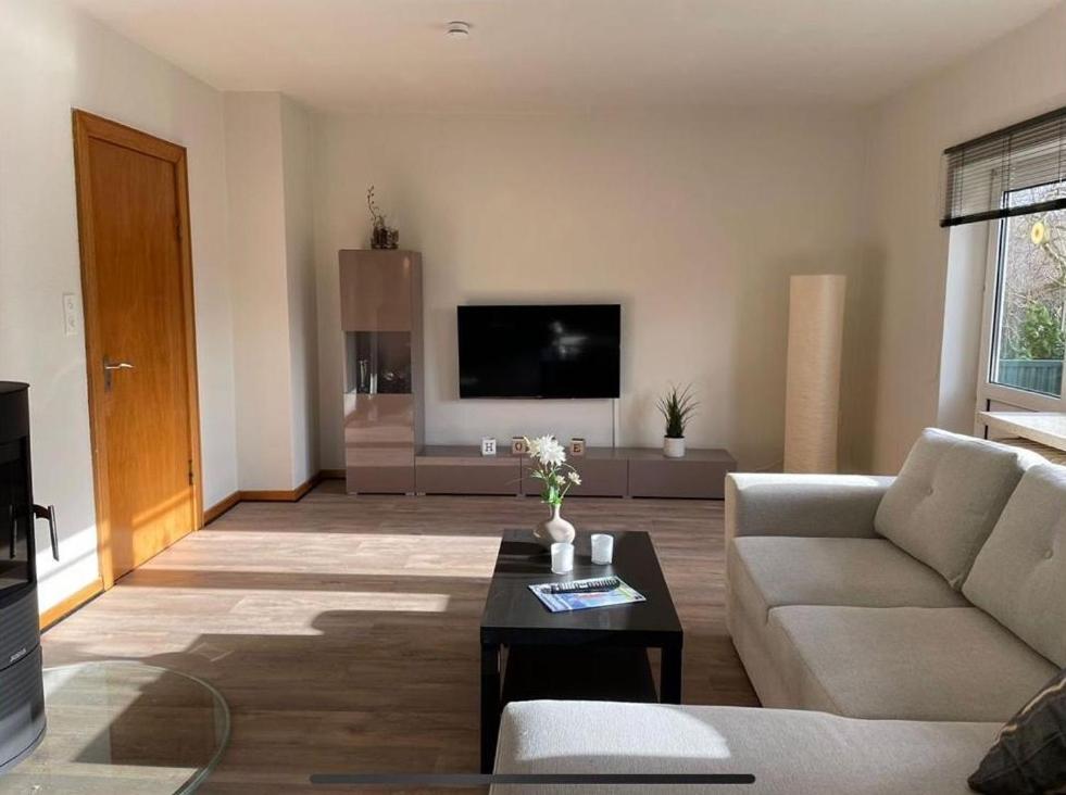 Feddersen Living Grosse Ferienwohnung - Garten - Terrasse - Smart Tv - Netflix Брунсбютел Екстериор снимка